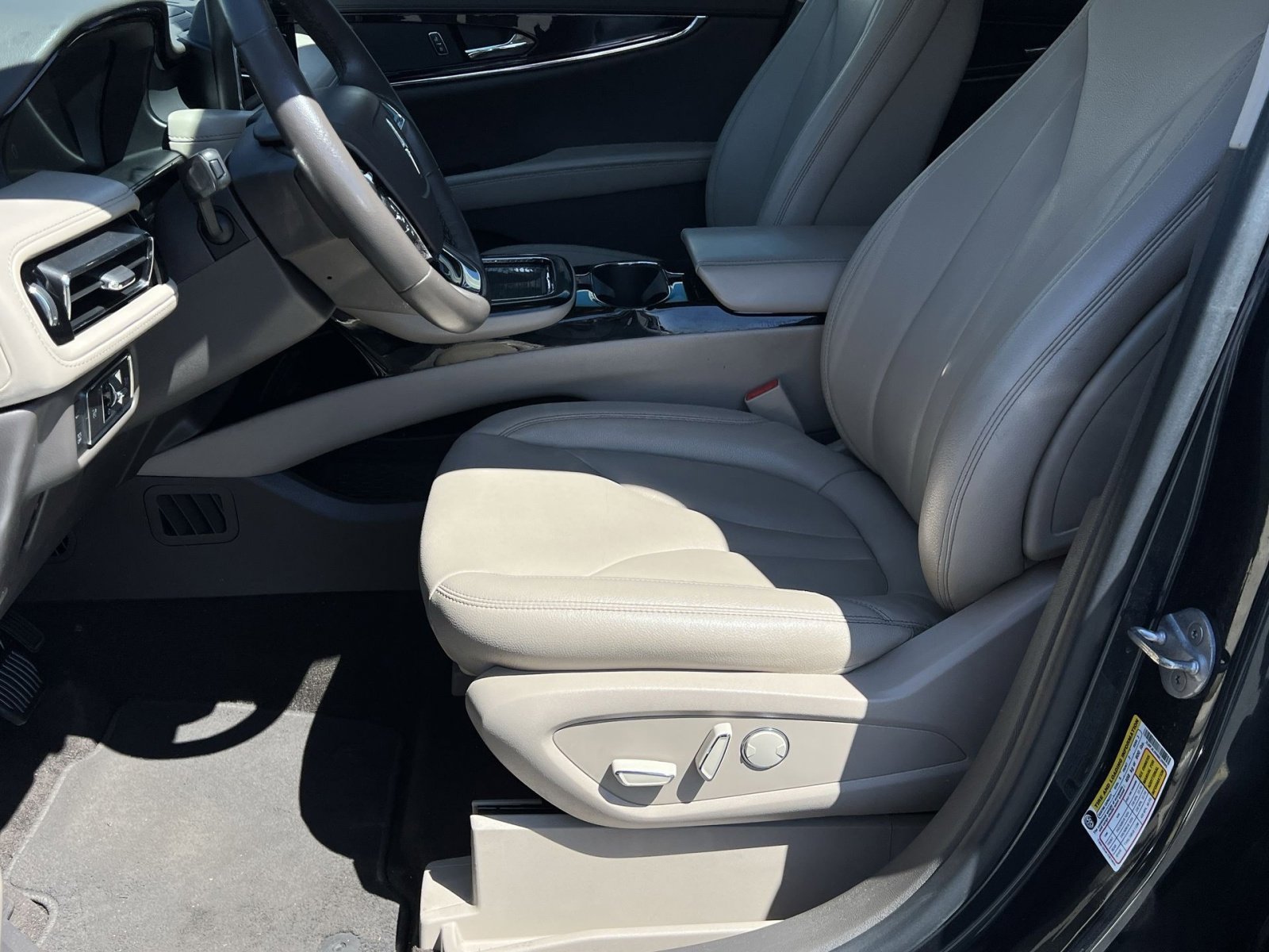 Used 2022 Lincoln Nautilus AWD image 14