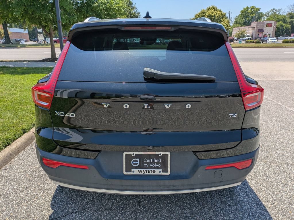 Certified 2022 Volvo XC40 T4 Momentum FWD image 5