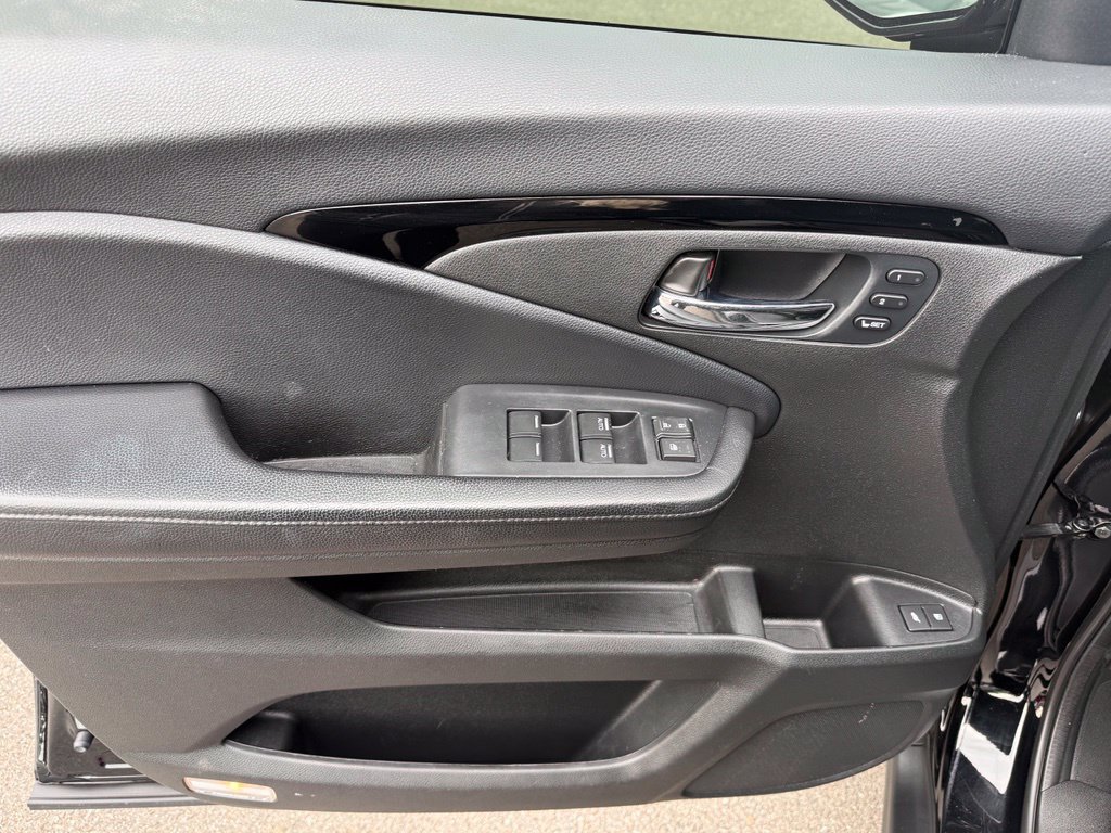 Used 2020 Honda Pilot Touring image 32
