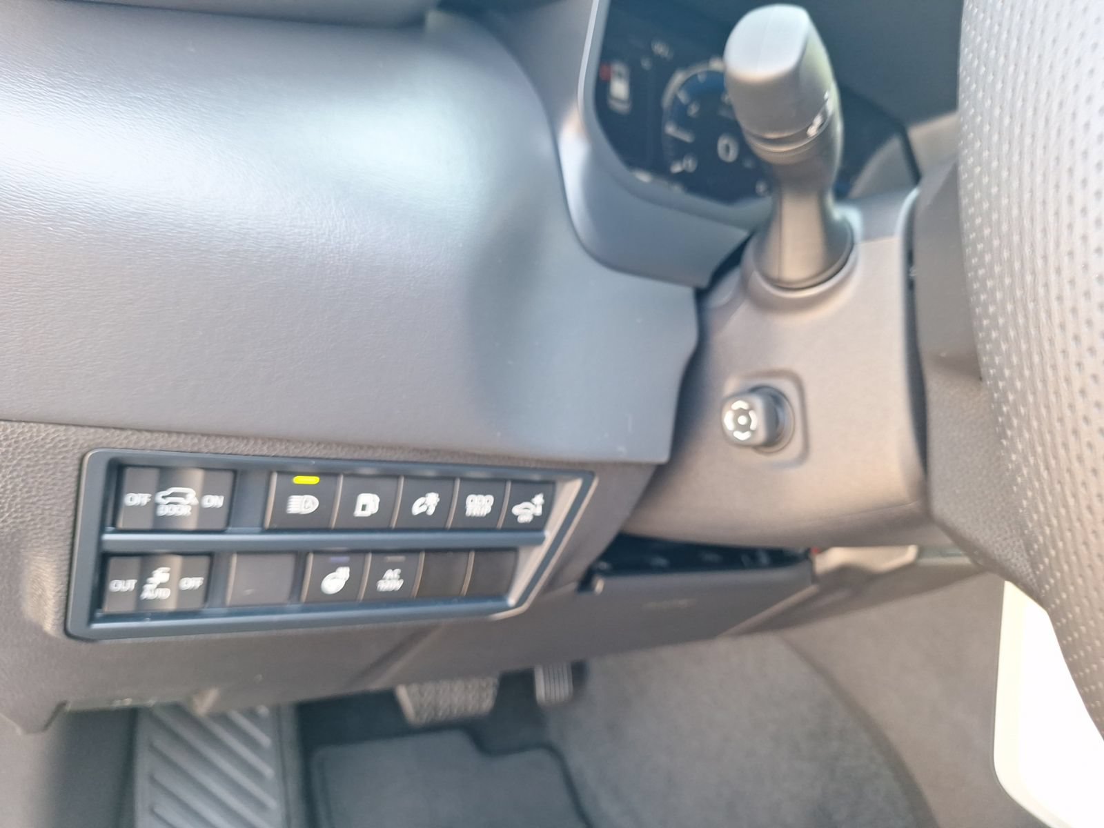 Used 2025 Toyota Sequoia Platinum AWD/4WD image 18