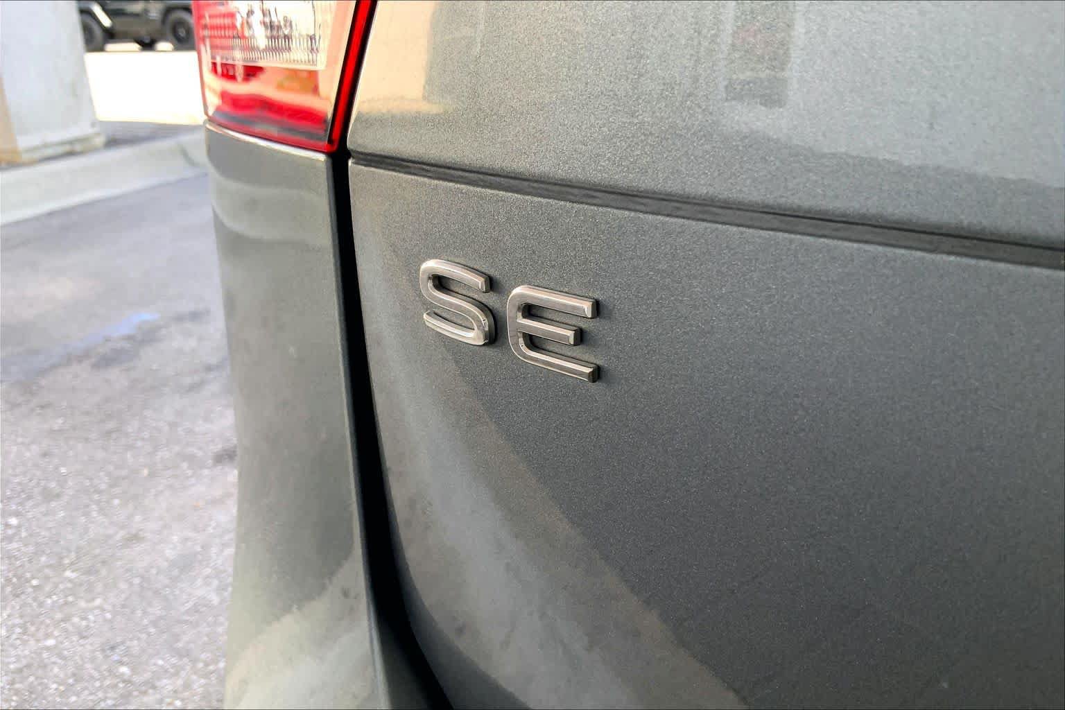 Used 2024 Volkswagen Tiguan SE AWD/4WD image 10