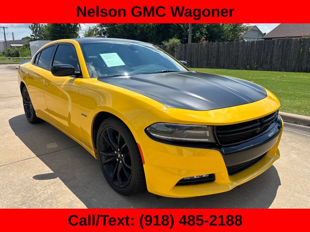Used 2017 Dodge Charger R/T w/ Plus Group RWD image 3