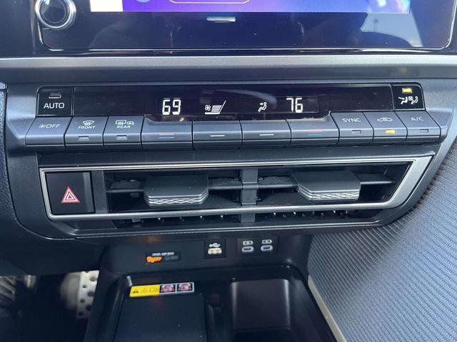 Used 2025 Toyota Camry SE image 15