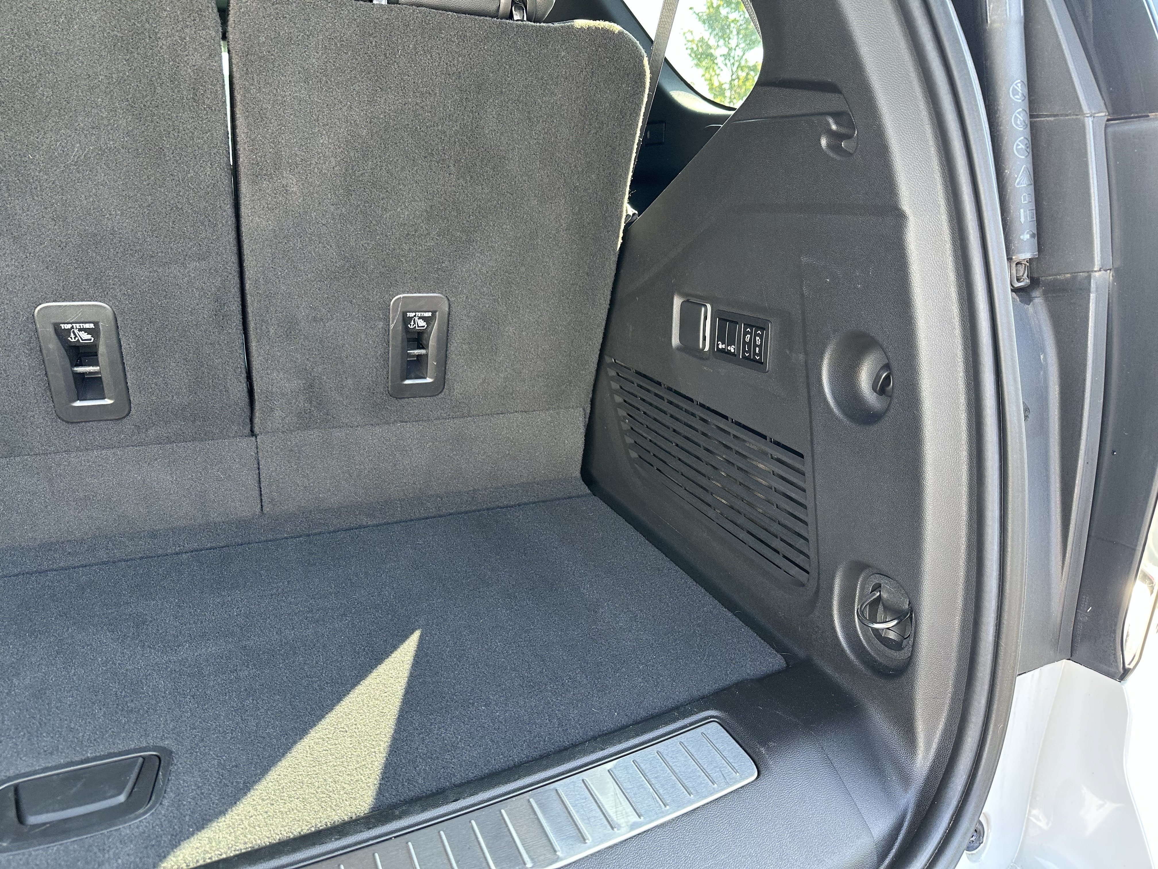 Used 2022 Chevrolet Tahoe RST w/ Luxury Package AWD/4WD image 40