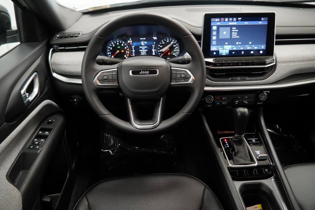 Certified 2024 Jeep Compass Latitude image 24