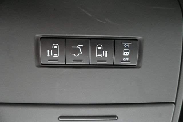 Used 2016 Dodge Grand Caravan SXT FWD image 33