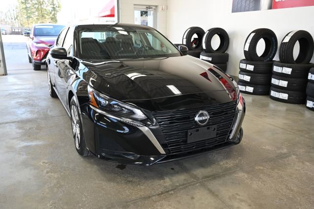 Used 2024 Nissan Altima 2.5 S image 3