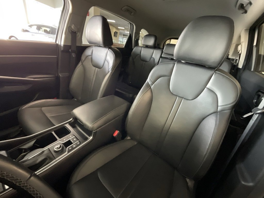 Used 2024 Kia Sorento S image 11
