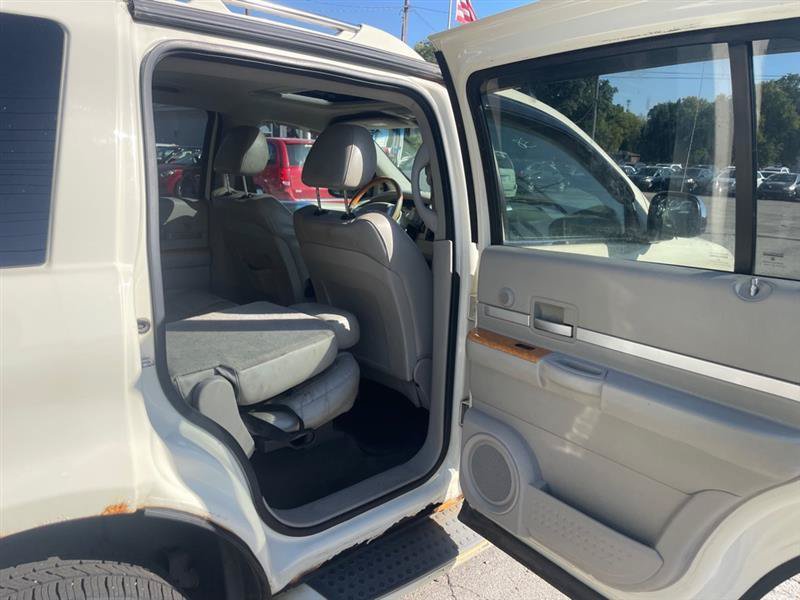Used 2009 Chrysler Aspen Limited AWD/4WD image 11