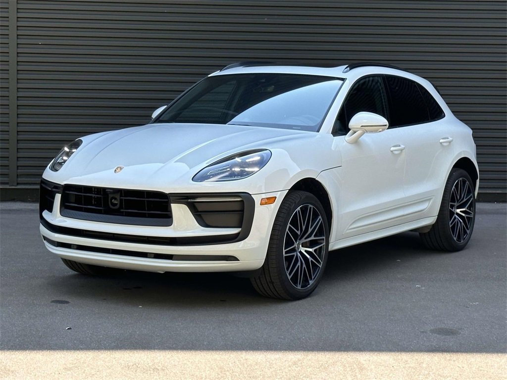 Used 2025 Porsche Macan image 1