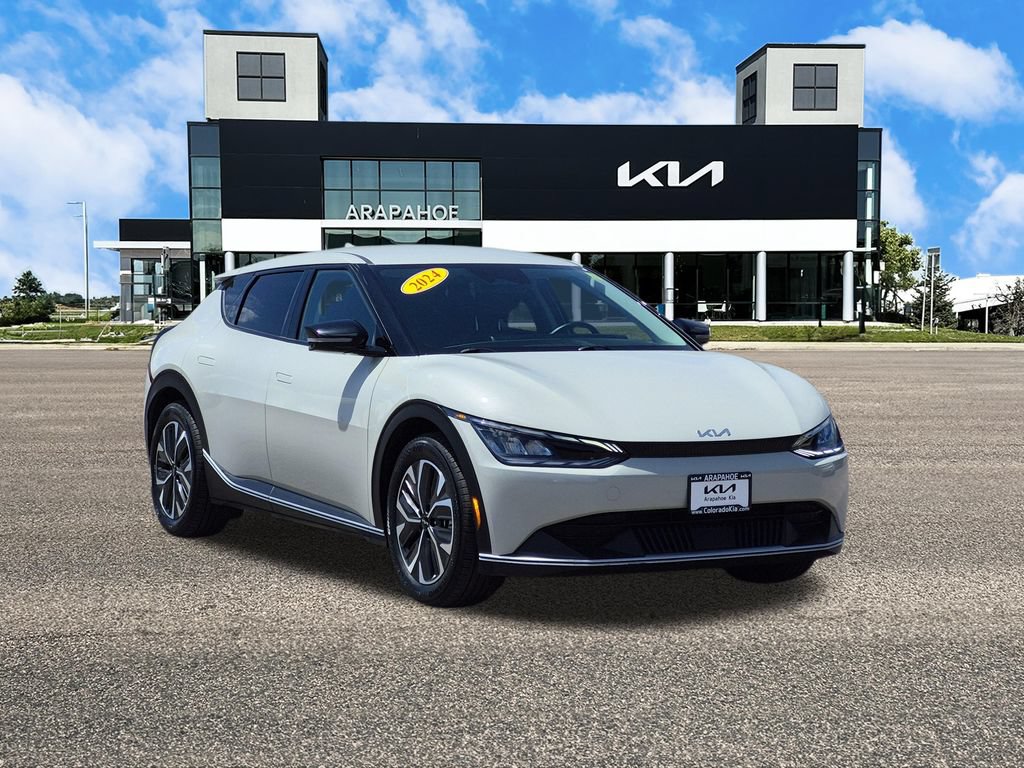 Certified 2024 Kia EV6 Light AWD/4WD image 2