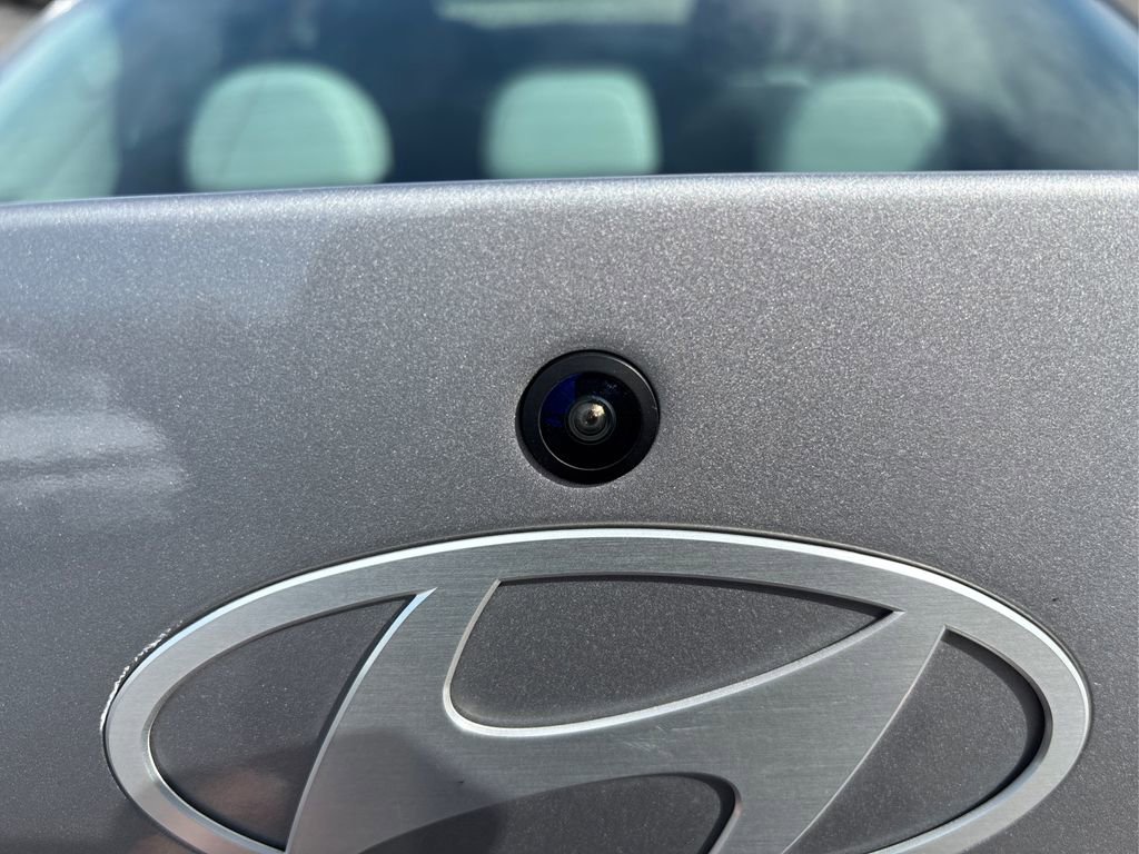 Used 2025 Hyundai Elantra Limited image 16