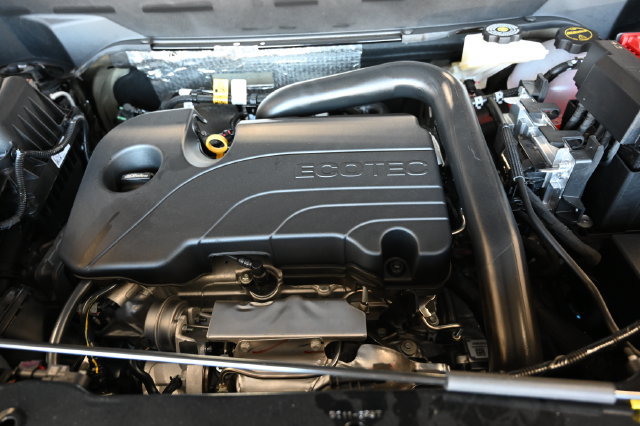 New 2027 Chevrolet Equinox RS w/ LPO, Floor Liner Package FWD image 30