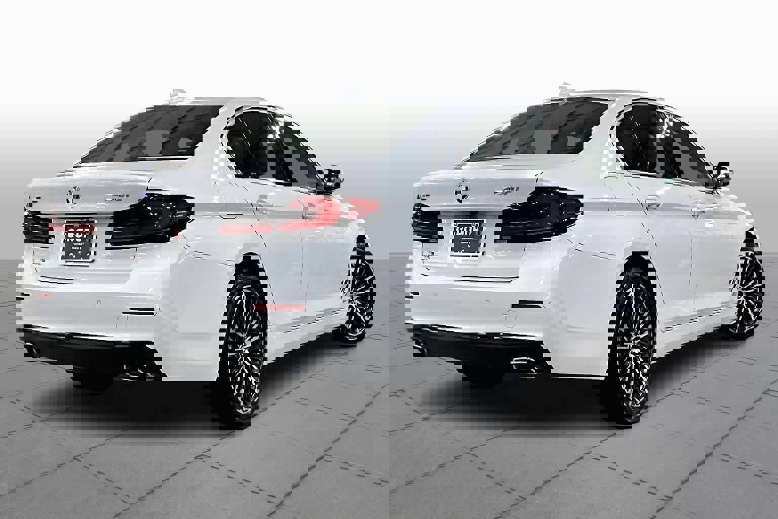 Used 2021 BMW 540i xDrive w/ Premium Package image 12