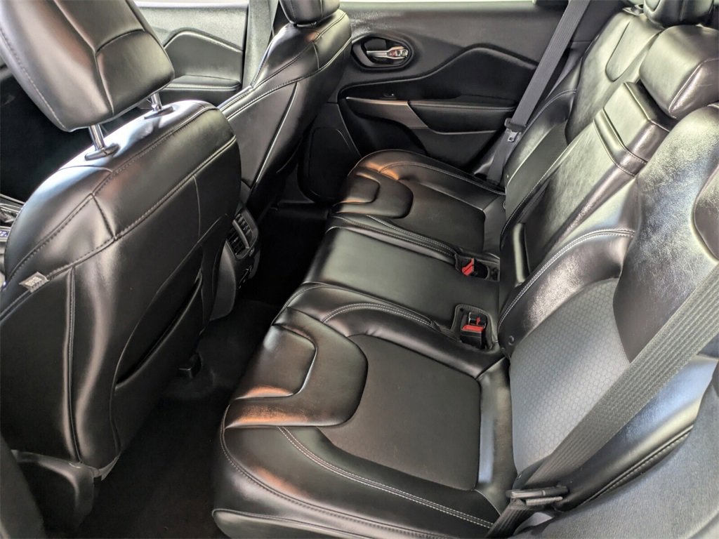 Used 2019 Jeep Cherokee Latitude Plus w/ Comfort/Convenience Group image 14