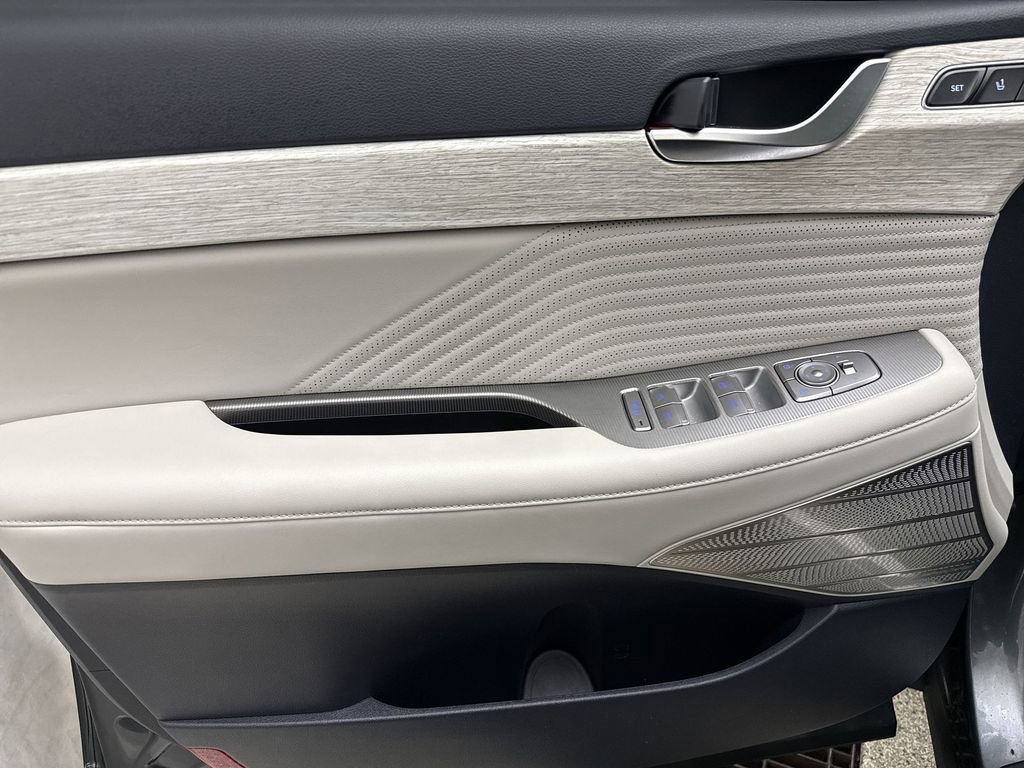 Used 2024 Hyundai Palisade Calligraphy image 18