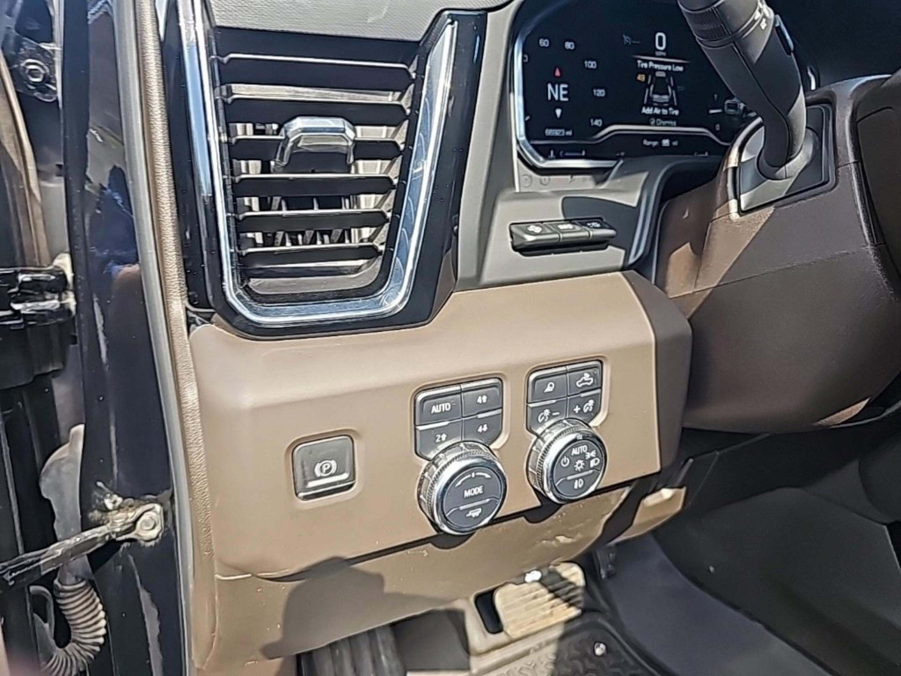 Used 2024 GMC Sierra 3500 Denali w/ Denali Reserve Package image 18