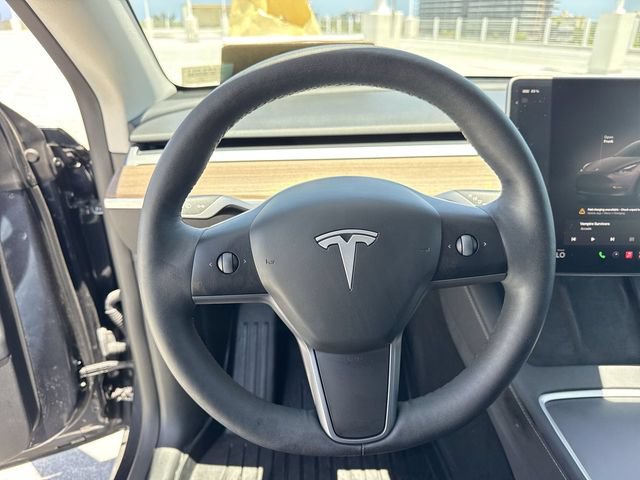Used 2025 Tesla Model Y Long Range RWD image 14