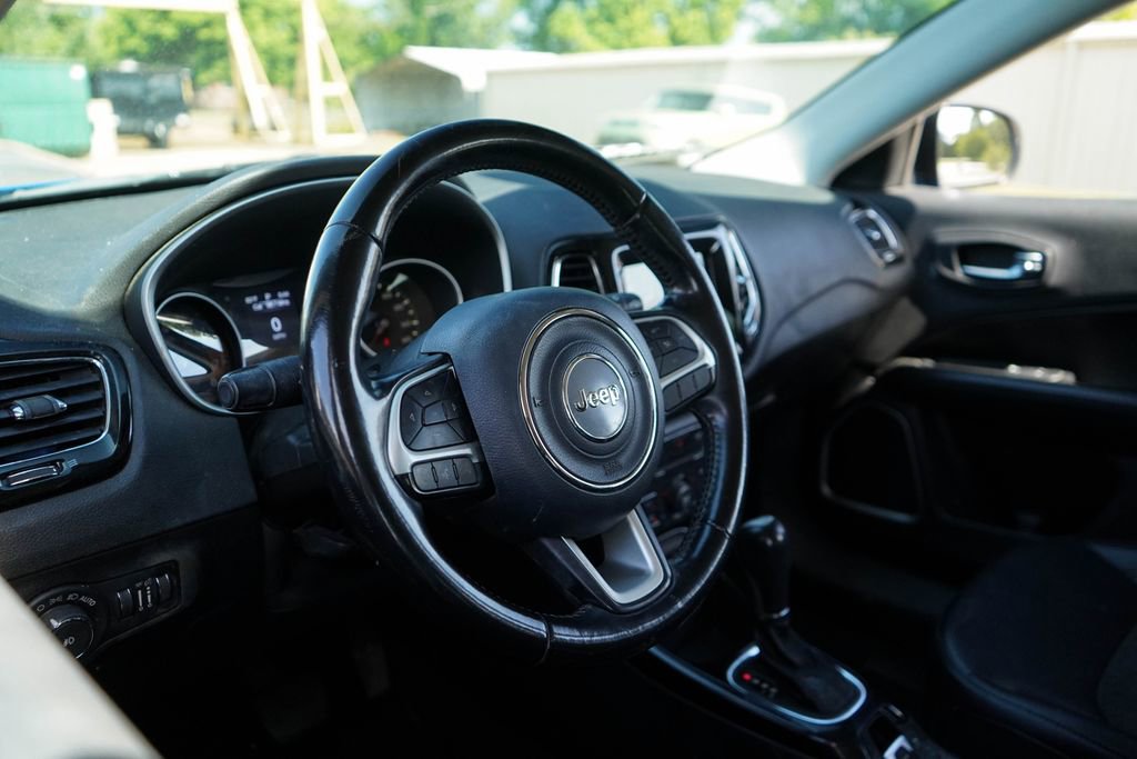 Used 2019 Jeep Compass Latitude FWD image 6