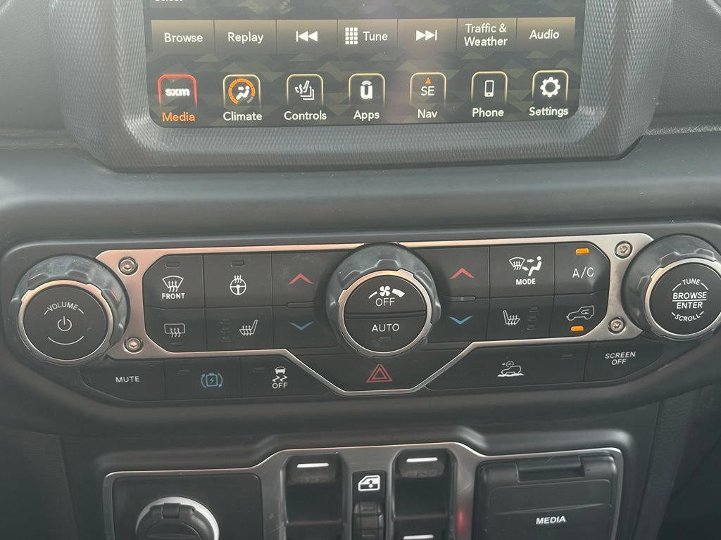 Used 2021 Jeep Wrangler Unlimited Sahara w/ Cold Weather Group AWD/4WD image 32