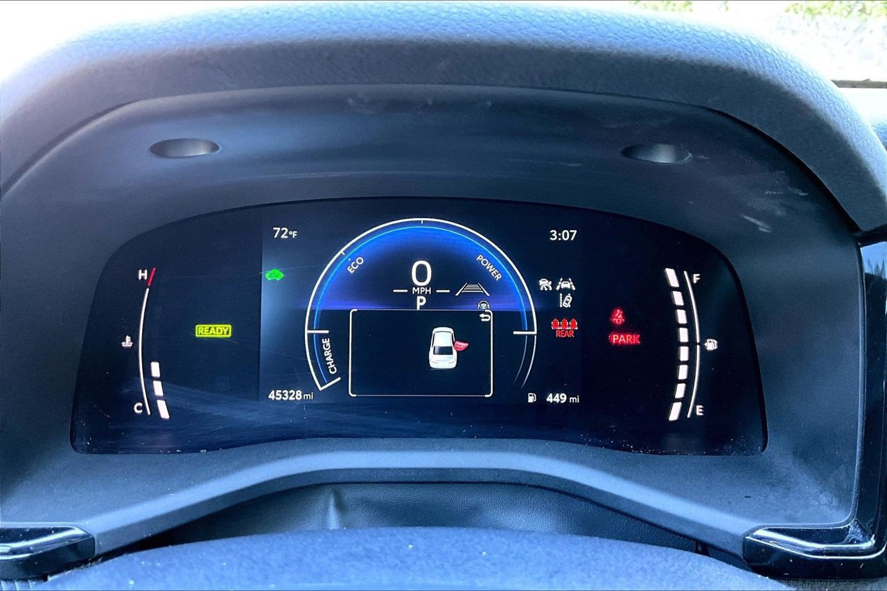 Used 2025 Toyota Camry SE FWD image 9