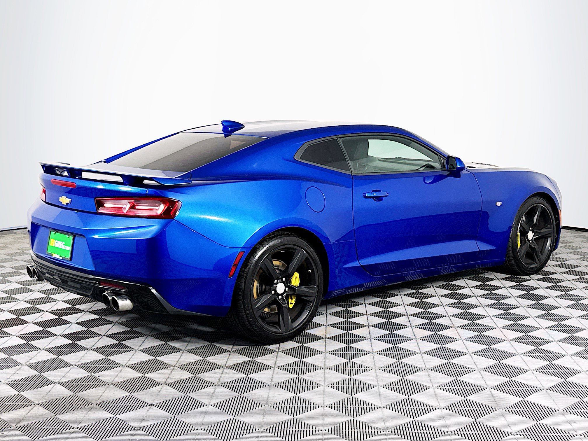 Used 2018 Chevrolet Camaro SS RWD image 10