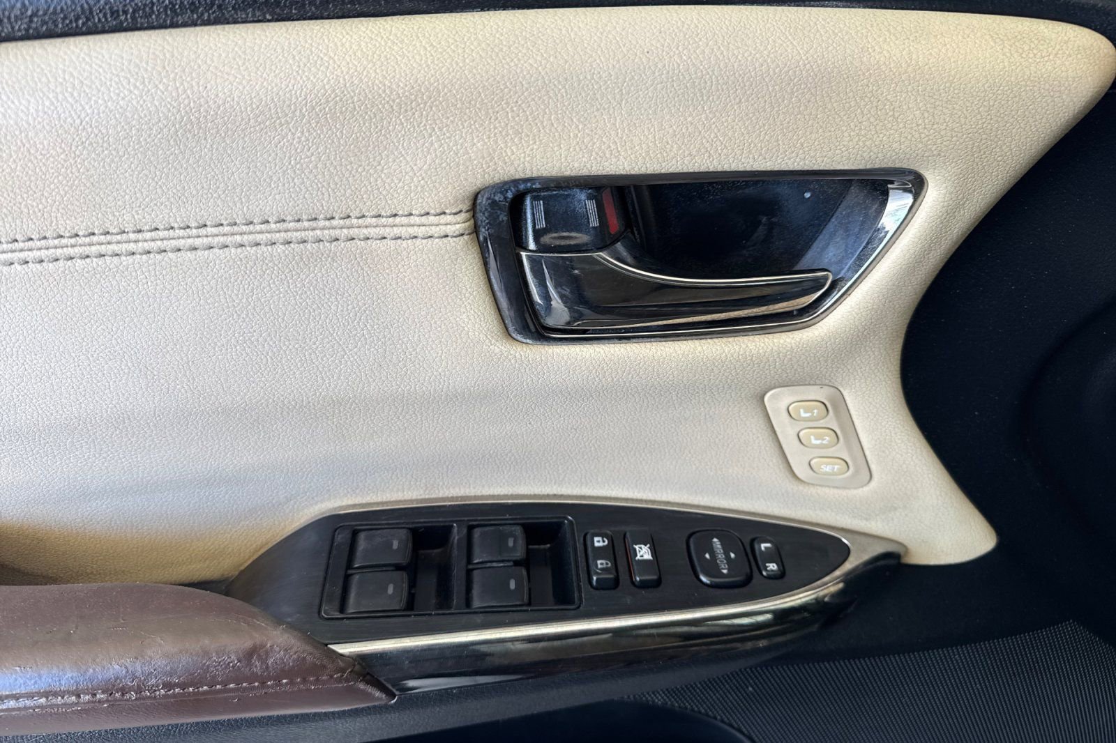 Used 2014 Toyota Avalon Limited FWD image 11