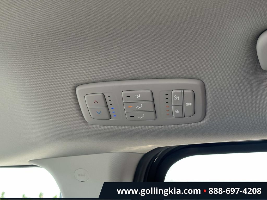 Certified 2024 Kia Carnival LX FWD image 11