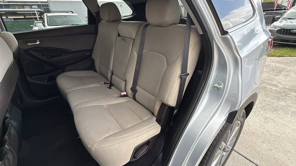 Used 2017 Hyundai Santa Fe SE FWD image 24