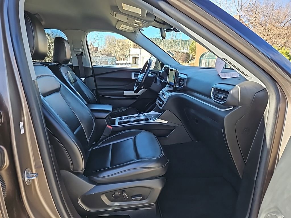 Used 2021 Ford Explorer XLT w/ Equipment Group 202A image 12