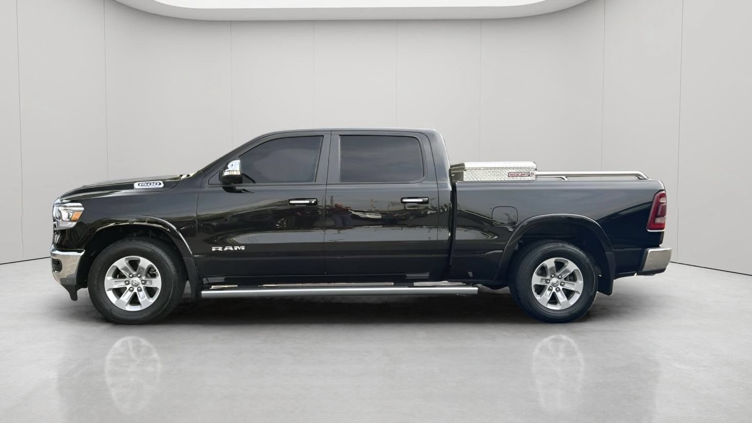 Used 2022 RAM 1500 Laramie AWD/4WD image 11