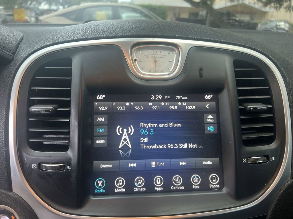 Used 2017 Chrysler 300 Limited w/ Value Package image 11