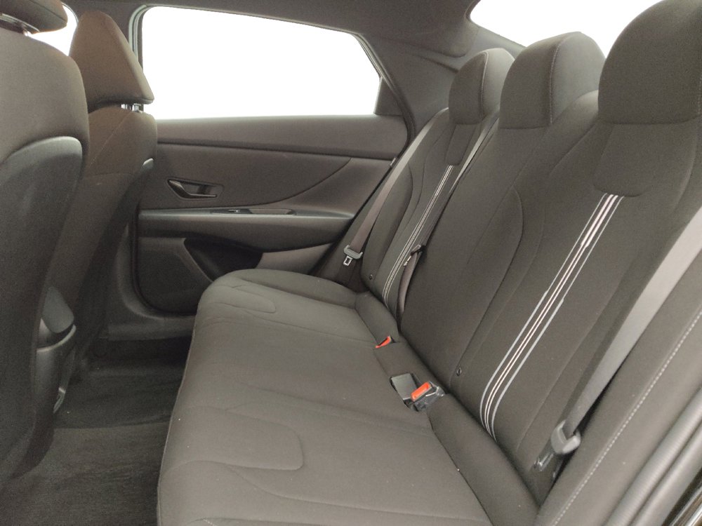 Used 2025 Hyundai Elantra Sport FWD image 18