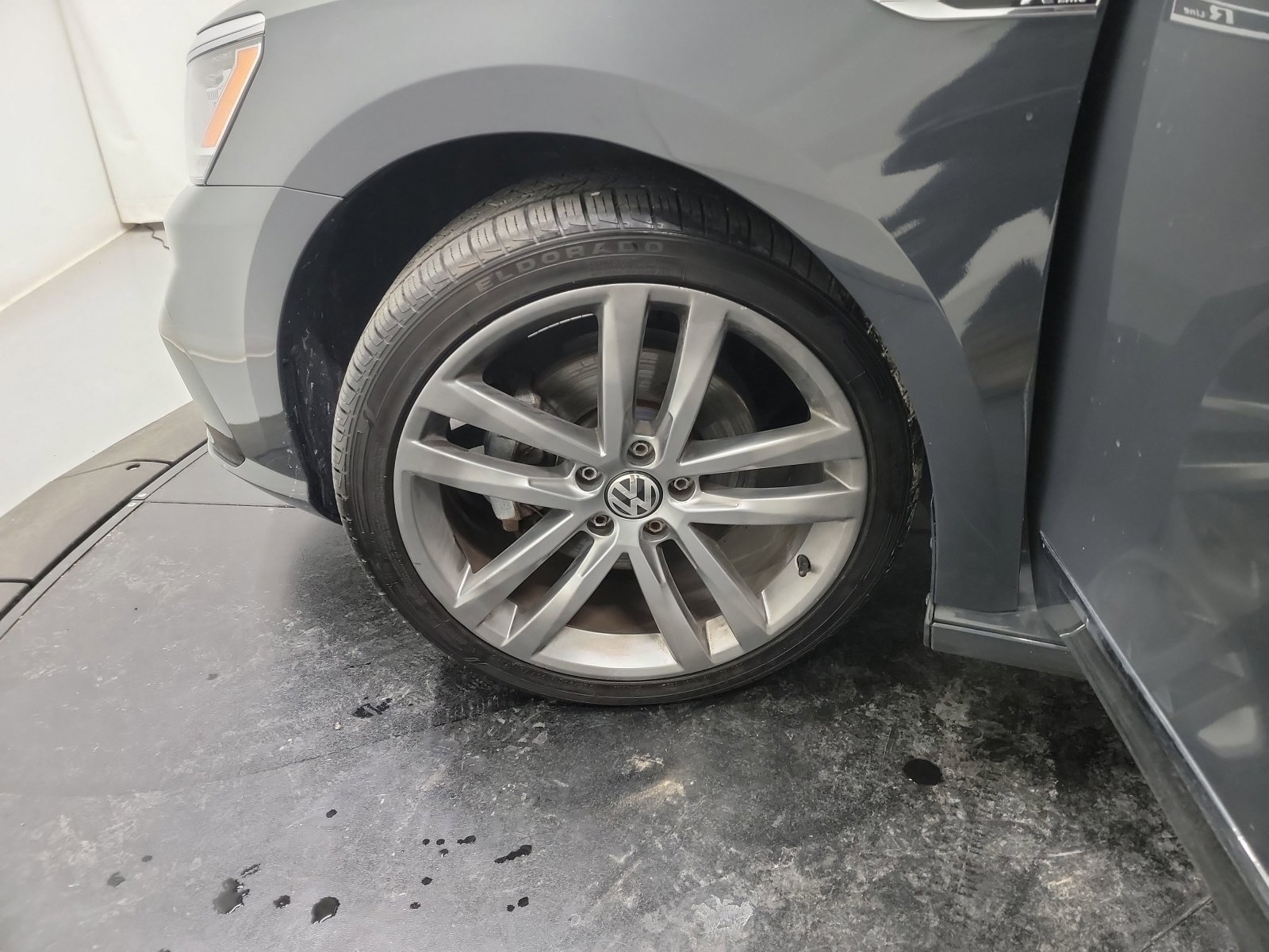 Used 2017 Volkswagen Passat 1.8T R-Line w/ R-Line Lighting Package image 29