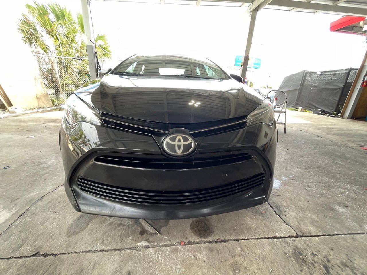 Used 2017 Toyota Corolla LE FWD image 1