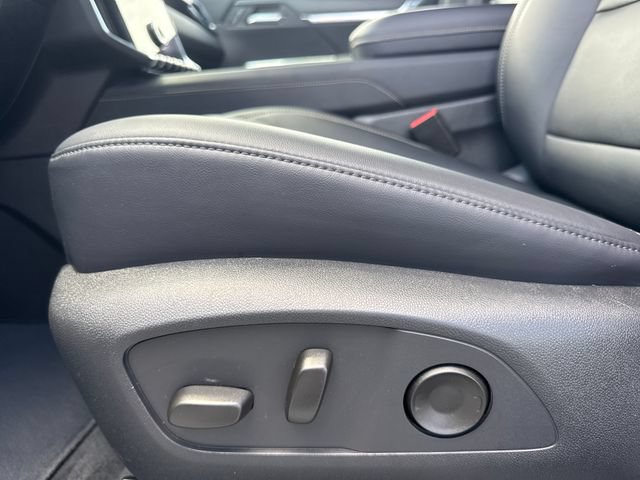 Used 2026 GMC Acadia Elevation w/ Elevation Premium Package FWD image 16