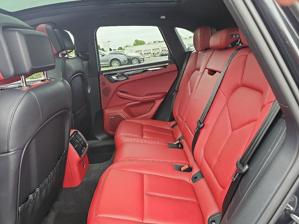 Used 2024 Porsche Macan S AWD/4WD image 12