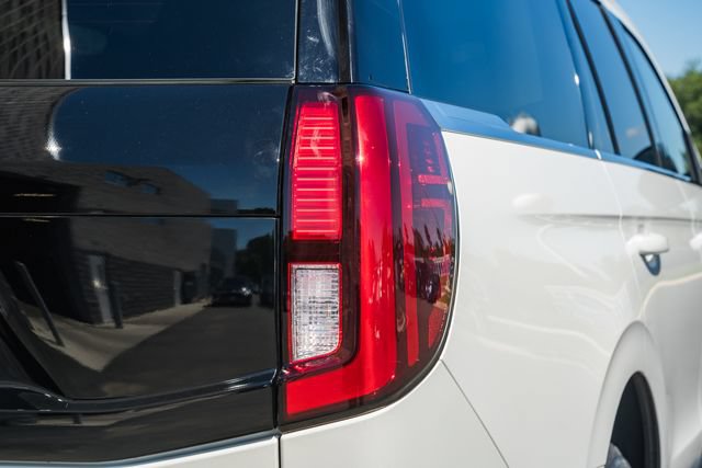 Used 2025 Ford Expedition Active AWD/4WD image 8