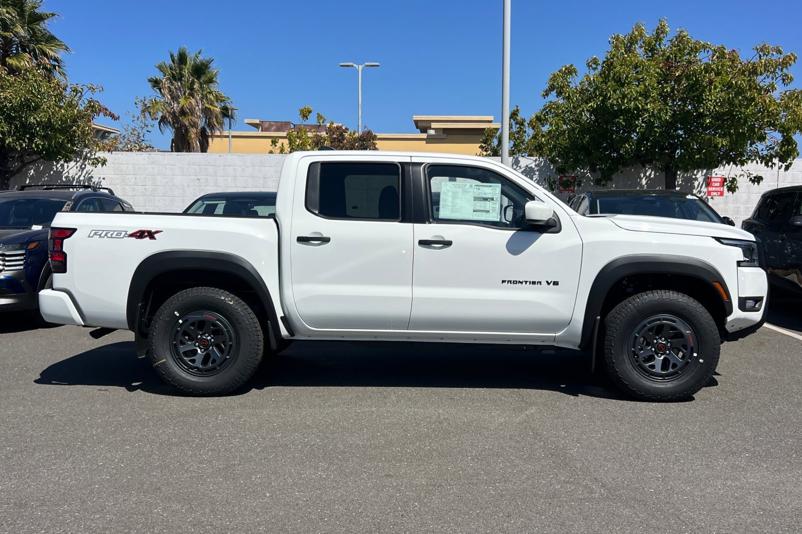 New 2027 Nissan Frontier PRO-4X w/ Tow Package AWD/4WD image 3
