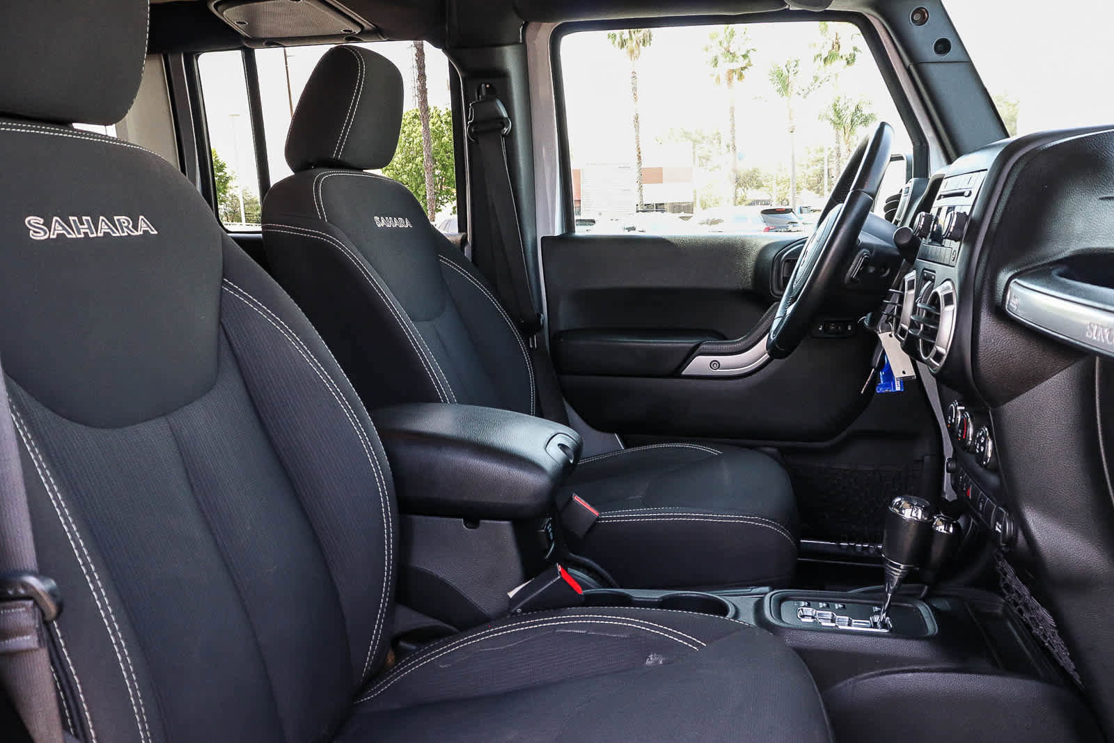 Used 2018 Jeep Wrangler Unlimited Sahara AWD/4WD image 26
