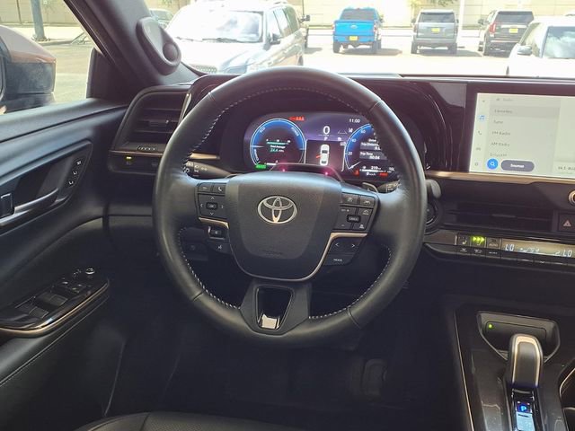 Used 2025 Toyota Crown Platinum AWD/4WD image 7