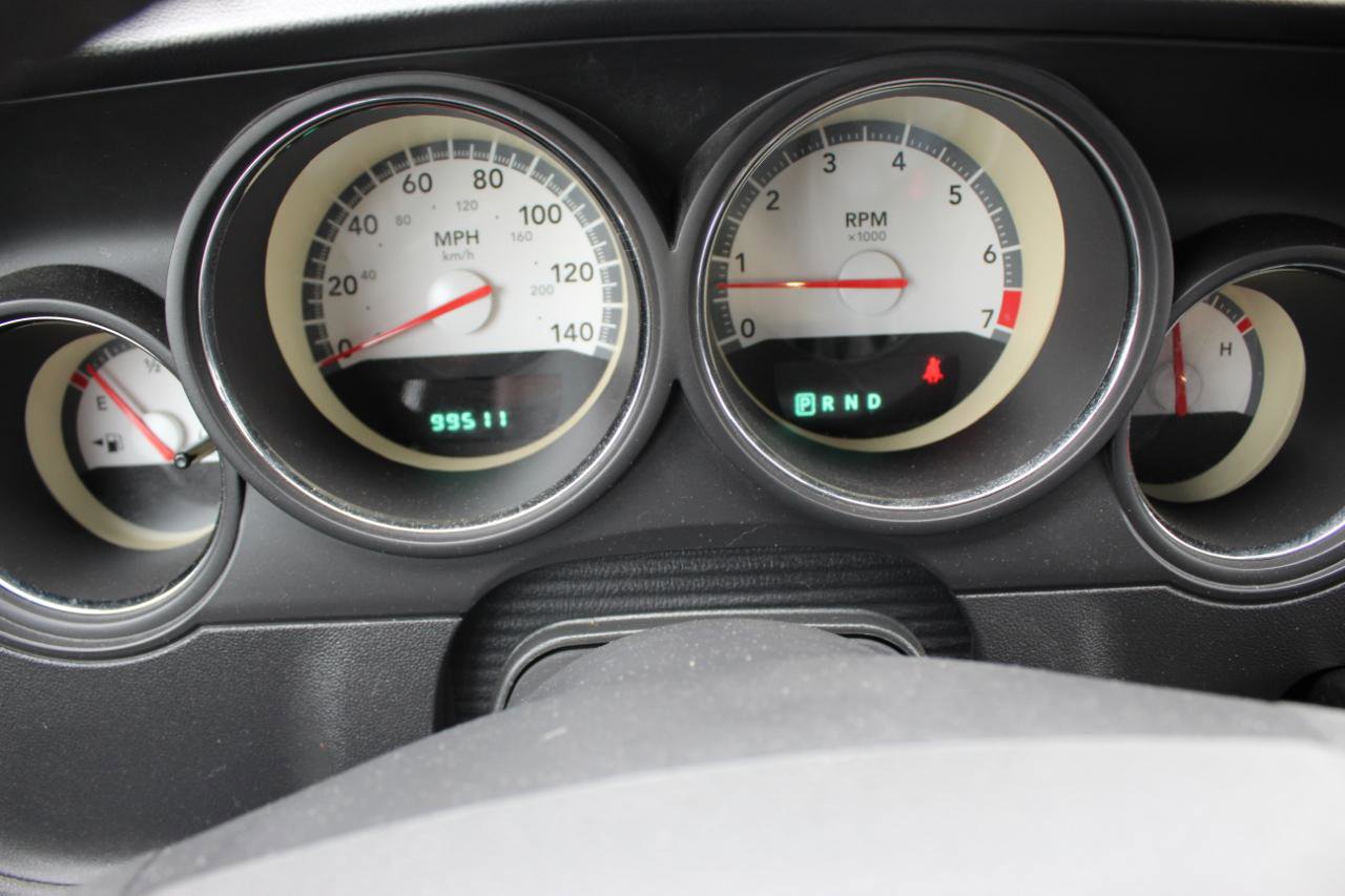 Used 2010 Dodge Challenger SE RWD image 19