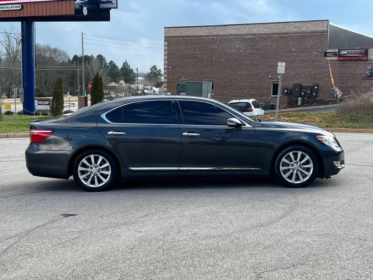 Used 2010 Lexus LS 460 L image 4
