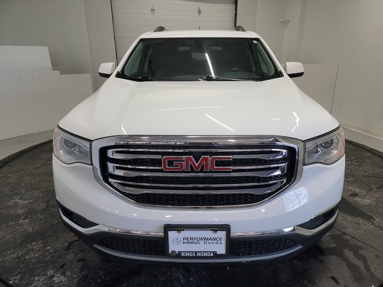 Used 2018 GMC Acadia SLT image 2