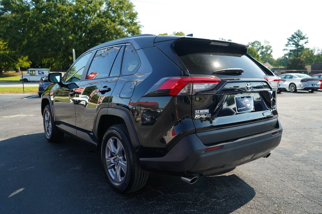 Used 2025 Toyota RAV4 XLE AWD/4WD image 3