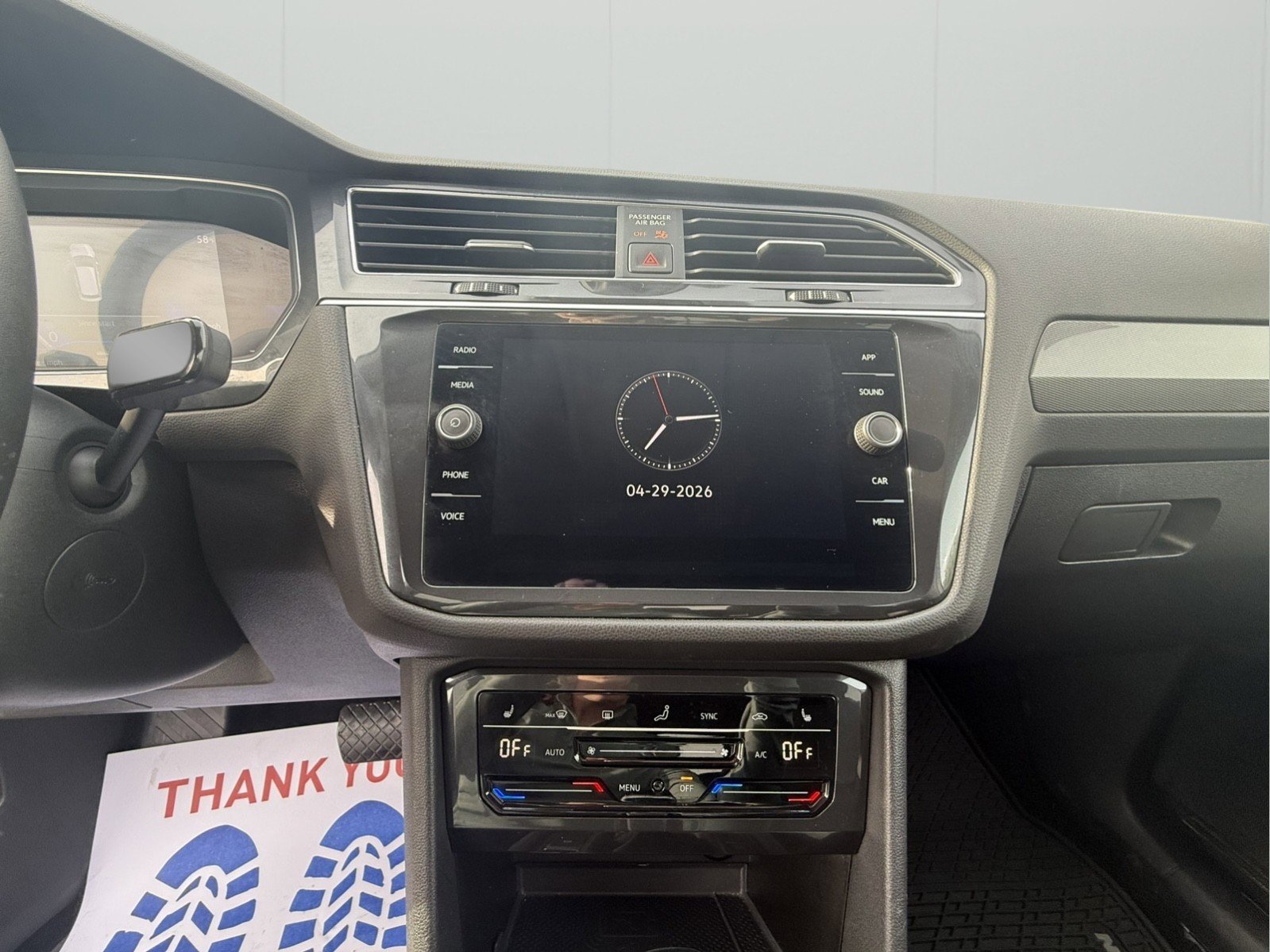 Used 2024 Volkswagen Tiguan SE AWD/4WD image 11