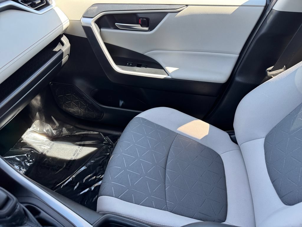 Used 2020 Toyota RAV4 XLE w/ All Weather Liner Package AWD/4WD image 30