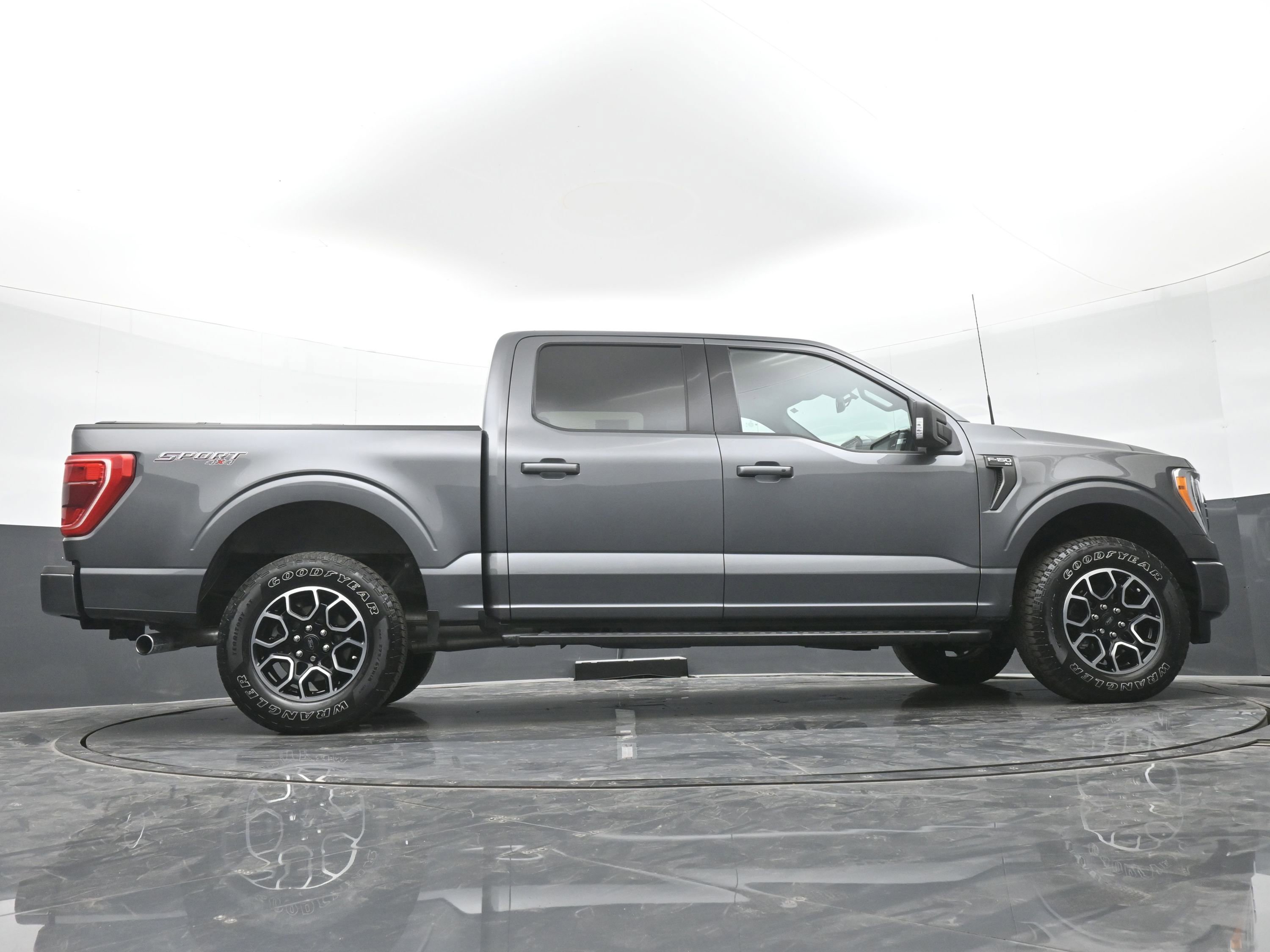 Used 2021 Ford F150 XLT w/ Equipment Group 302A High image 44