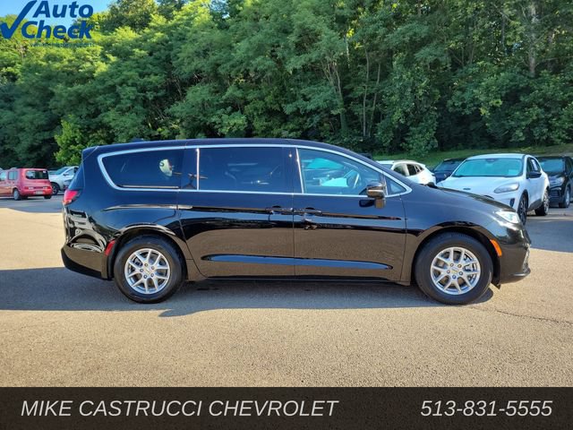 Used 2025 Chrysler Pacifica Select FWD image 6