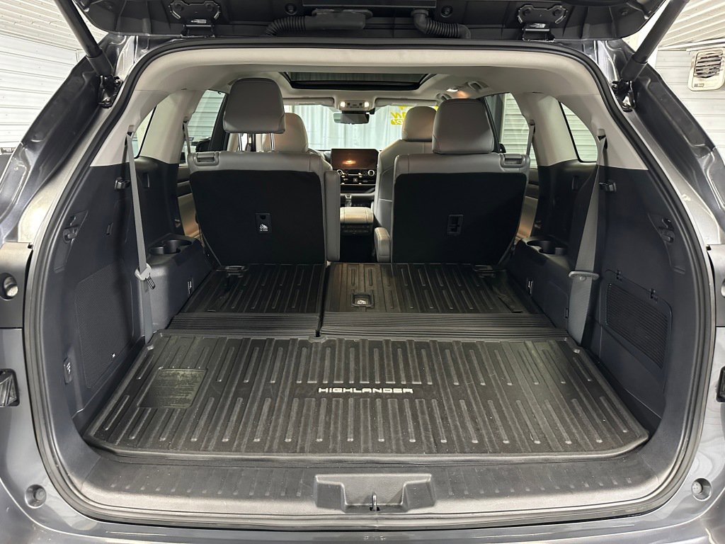 Used 2024 Toyota Highlander Platinum image 27